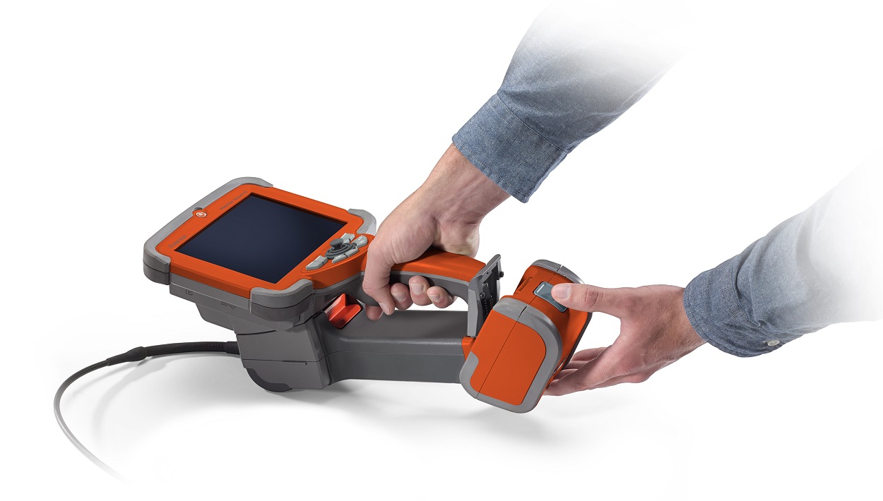 按照接口正確安裝鏡頭、電池等部件